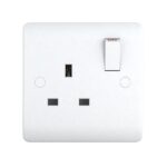 13A Single Gang Switched Socket SN 405 Snowlite